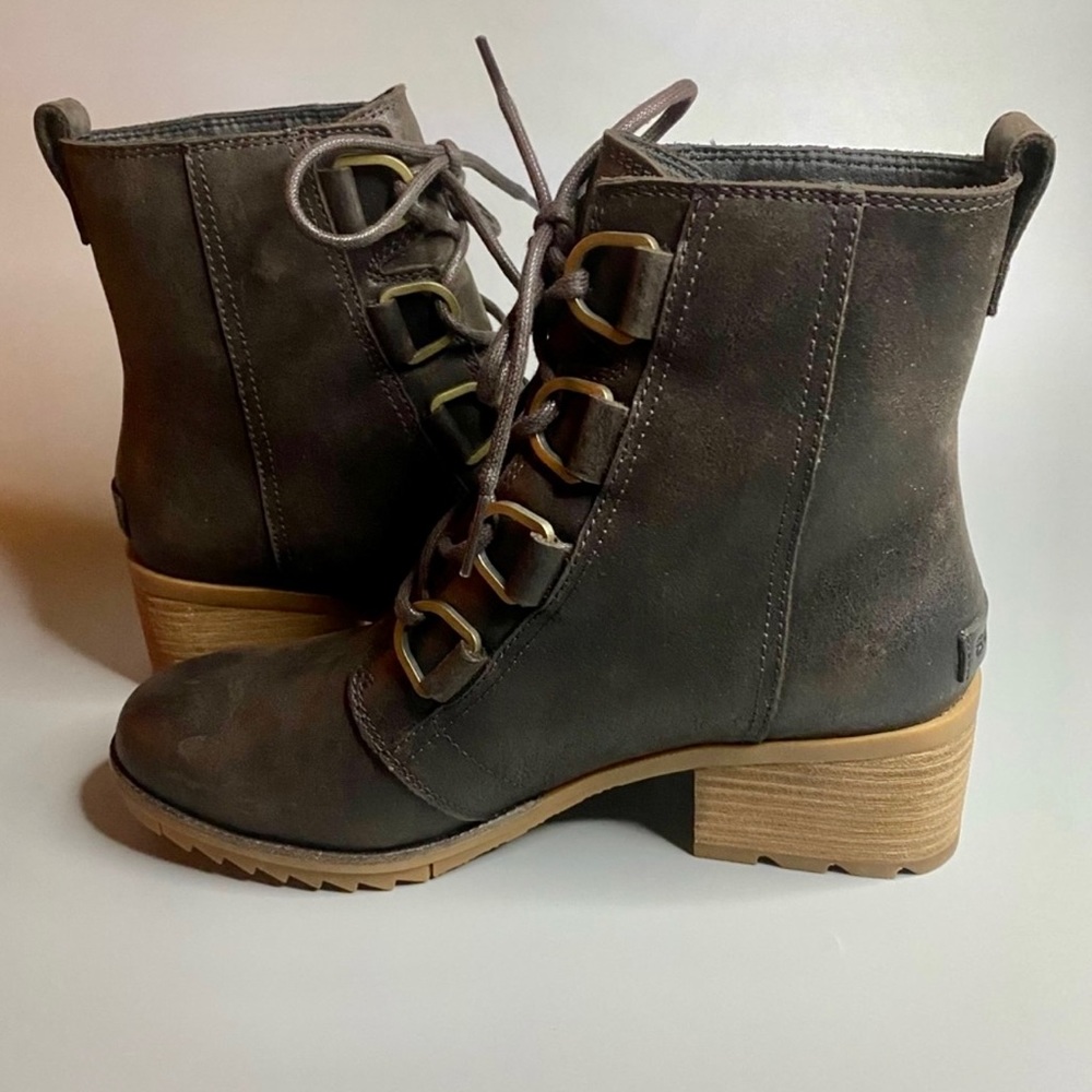 Sorel Cate lace-up waterproof boots in Major color size 8